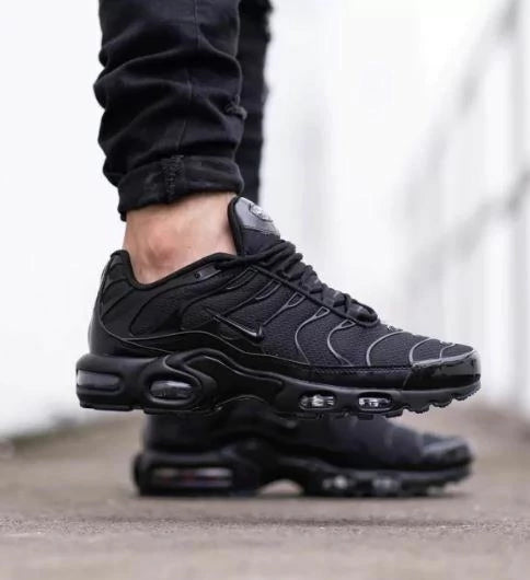 Nike TN Negro – Estilo, Potencia y Comodidad en Cada Paso
